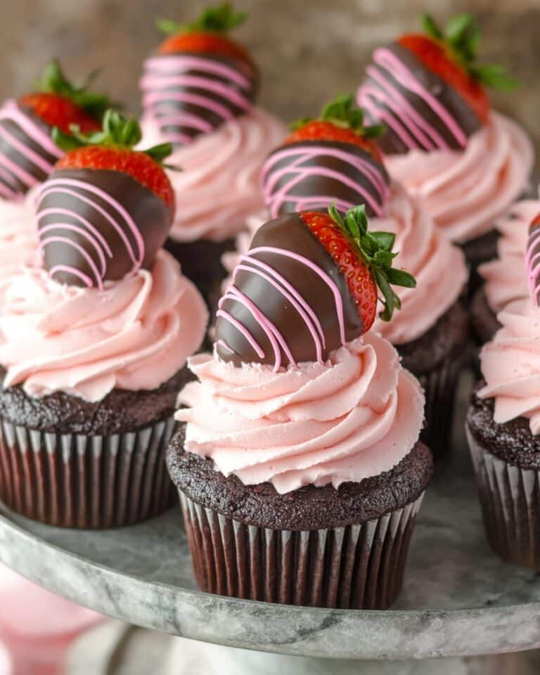 Chocolate Covered Strawberry Cupcakes Recipe