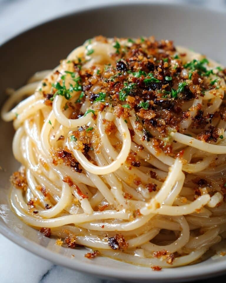 Caramelized Onion Pasta with Chili Oil: A Sweet and Spicy Flavor Bomb Recipe